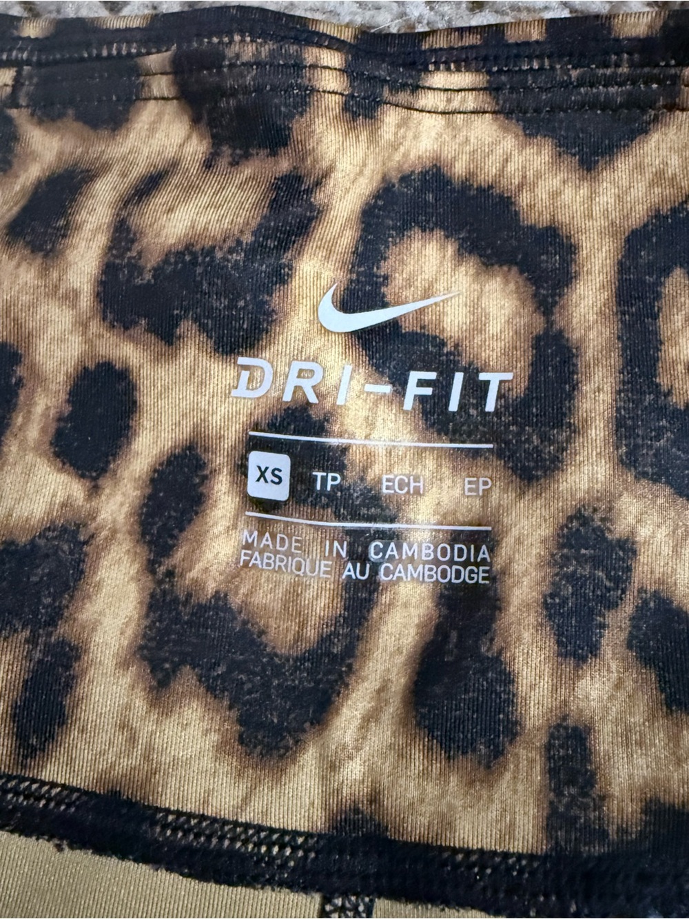 Nike Dri-Fit Leopard Print High-Waist Leggings with Black Side Panels XS - Picture 4 of 6